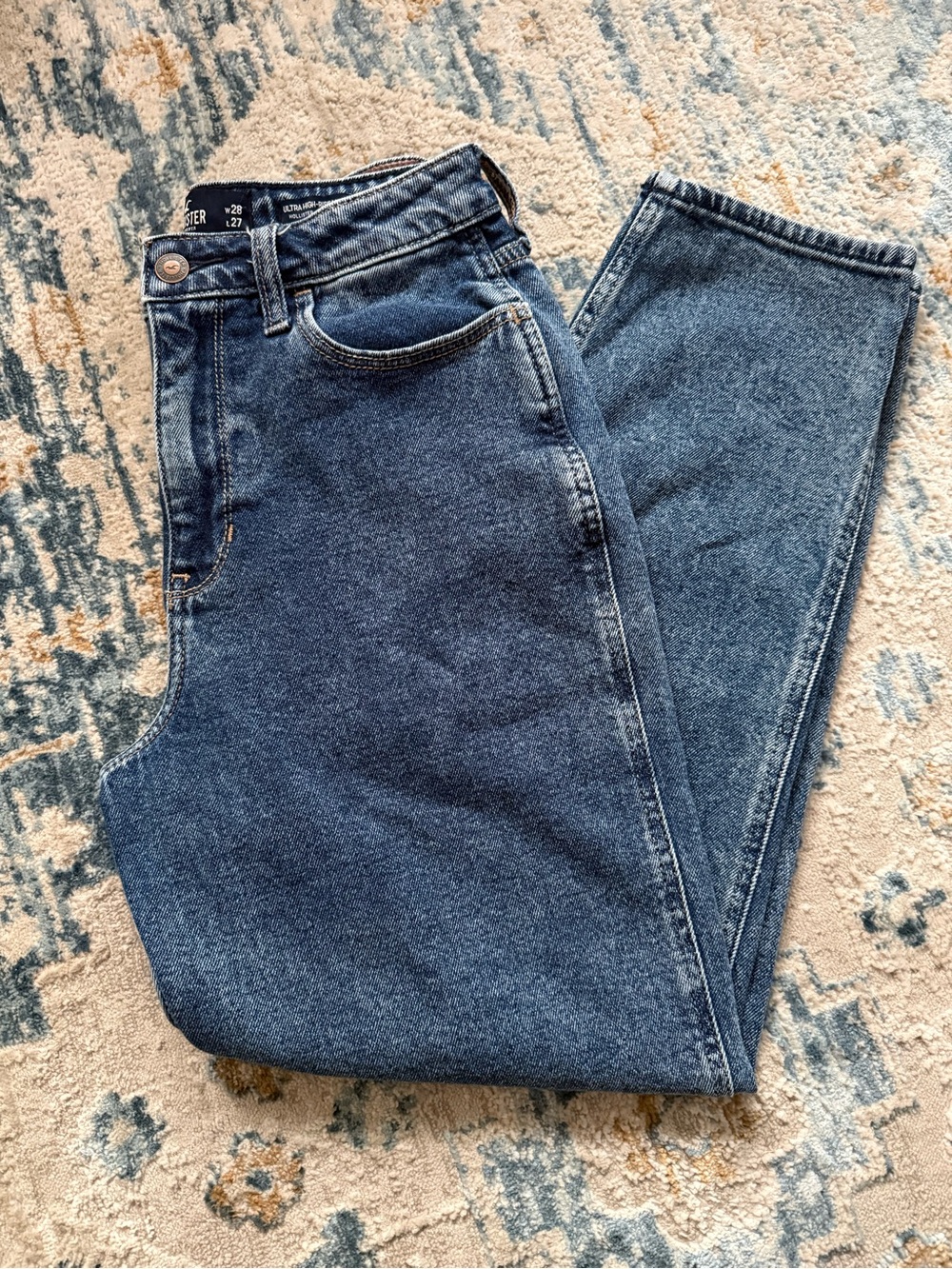 Hollister Ultra High Rise Mom Jeans